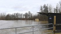 Fransa'nın kuzeyindeki Blendecques'te, 4 Ocak 2024 Perşembe günü, Aa nehrinin taşması sonucu bir karavan sular altında kaldı. 