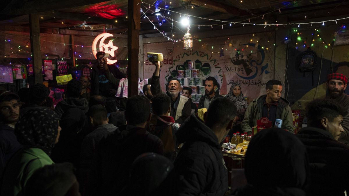 Παλαιστίνιοι γιορτάζουν την έναρξη του Ραμαζανιού στη Ράφα στη Λωρίδα της Γάζας