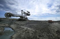 Una excavadora de carbón en la mayor mina de Grecia, a las afueras de la ciudad septentrional de Kozani, el jueves 2 de junio de 2022.