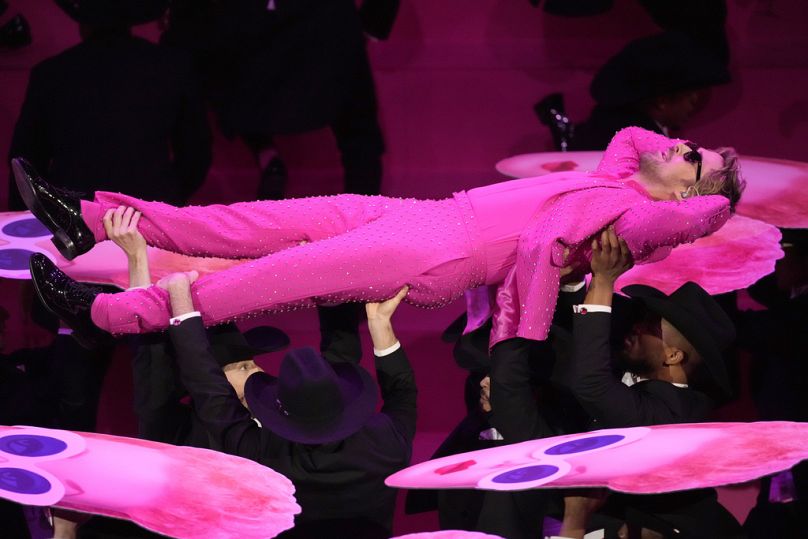 Ryan Gosling interprète la chanson "I'm Just Ken" du film "Barbie" lors de la cérémonie des Oscars le dimanche 10 mars 2024.