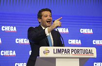 Andre Ventura, Vorsitzender der Chega-Partei, spricht zu seinen Anhängern nach den Ergebnissen der portugiesischen Parlamentswahlen in Lissabon am 11. März 2024.