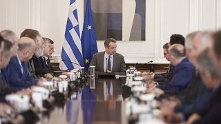 Ο πρωθυπουργός Κυριάκος Μητσοτάκης συνομιλεί με εκπροσώπους των θεσμικών φορέων της Θεσσαλίας, κατά τη διάρκεια της συνάντησής τους στο Μέγαρο Μαξίμου