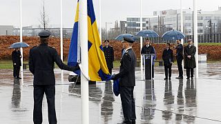 Der schwedische Ministerpräsident Ulf Kristersson spricht während einer Zeremonie im NATO-Hauptquartier in Brüssel.