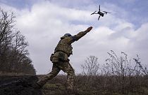 Drónt indító ukrán katona 2023. február 22-én