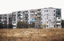Жилые дома в Украине, обветшавшие в ходе российского вторжения.