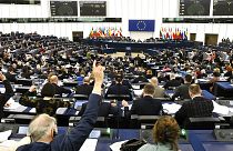 Az Európai Parlament nyíltan bírálta a Bizottságot, amiért 10,2 milliárd euró befagyasztott forrást valósított meg Magyarország számára.