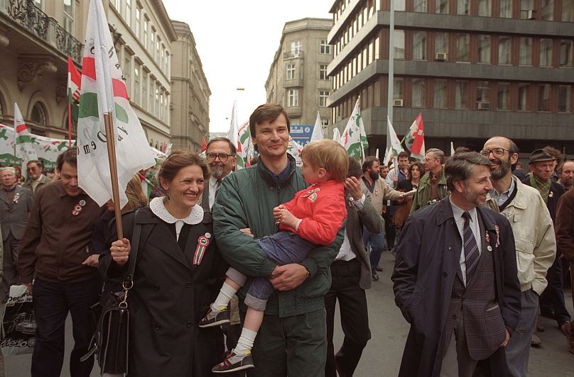1990. március 15-e, Budapest: Bauer Tamás, Hodosán Róza, Mécs Imre, Demszky Gábor, Kőszeg Ferenc és Kis János
