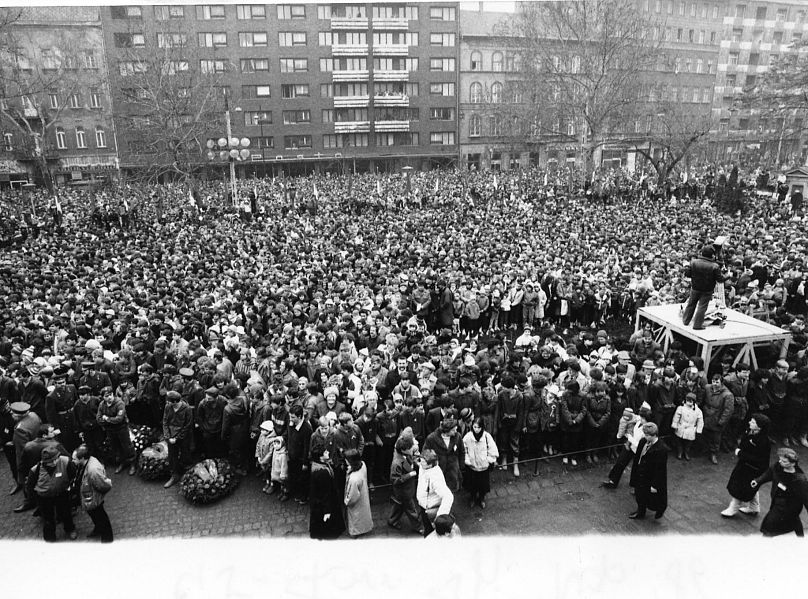 1986. március 15. - A KISZ és a Hazafias Népfront Országos Tanácsa ünnepi nagygyűlése a budapesti Múzeum kertben
