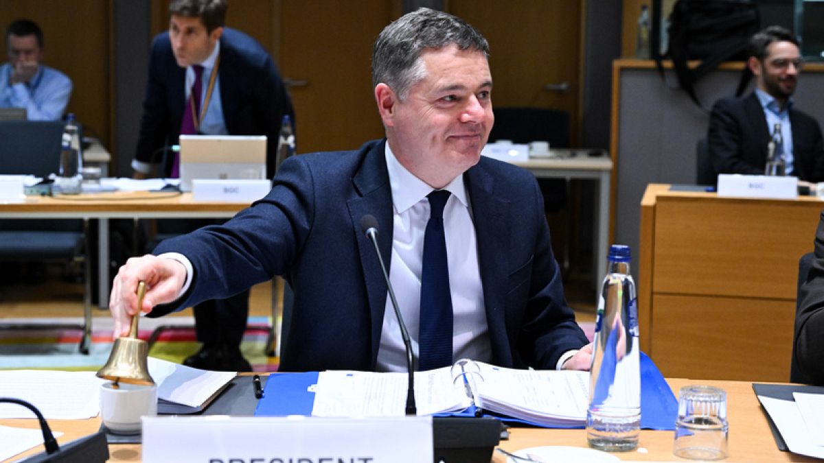 Политика на ЕС.
            
Министрите на финансите от еврозоните призовават за повторно стартиране на банковата секюритизация