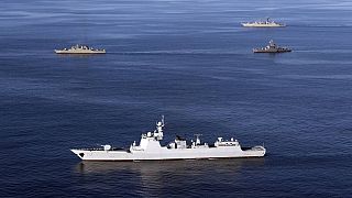 navi da guerra navigano nel Mare di Oman durante il secondo giorno dei giochi navali congiunti di Iran, Russia e Cina il 28 dicembre 2019. Foto dell'esercito iraniano