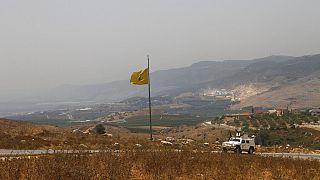 Lübnan-İsrail sınırı ve Hizbullah bayrağı 