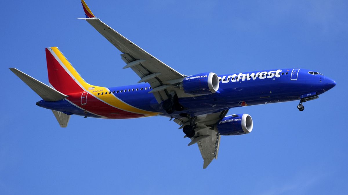 Southwest Airlines rethinks 2024 financial forecast due to Boeing woes thumbnail