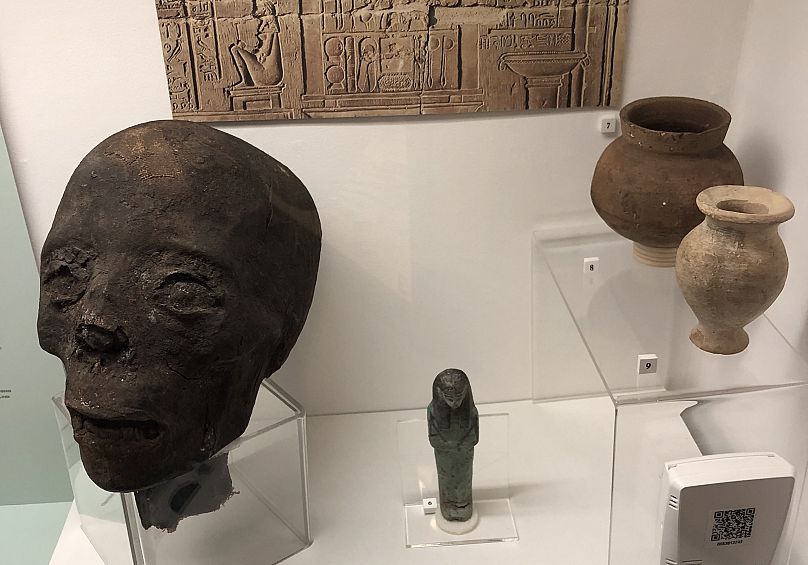 Múmiafej - Ptolemaiosz-kor, kölcsönözve a Szépművészeti Múzeum gyűjteményéből