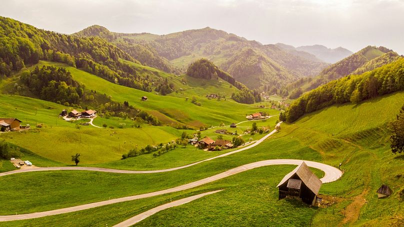 ¿Por qué no disfrutar de las colinas del paso de Passwang en su visita a Suiza?