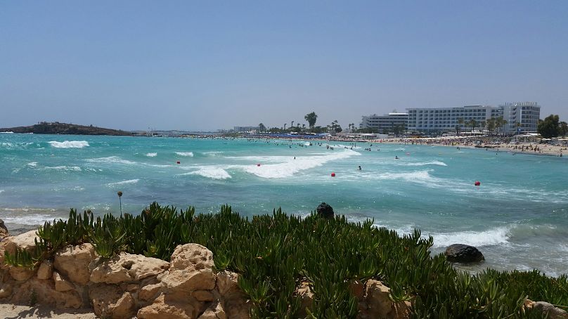 Vista de la playa de Nissi, Chipre.