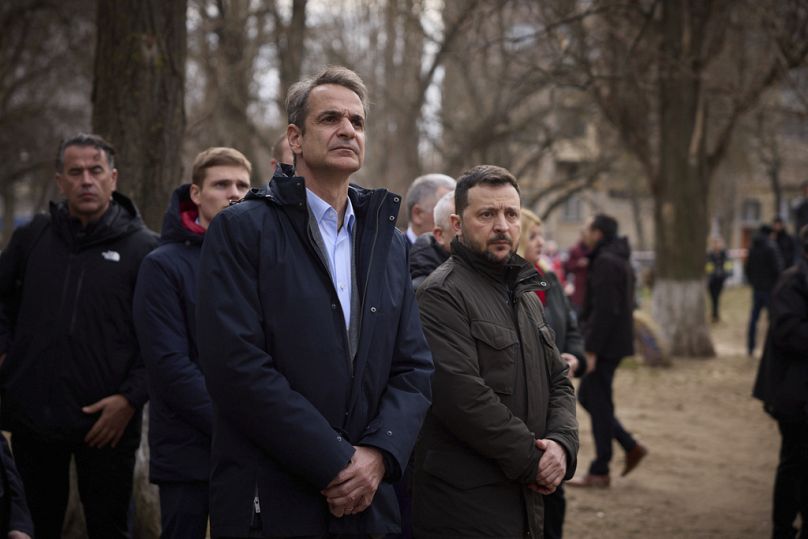 El primer ministro Mitsotakis visitó un lugar atacado por rusia en una zona residencial el 2 de marzo, en Odesa, Ucrania, el miércoles 6 de marzo de 2024.