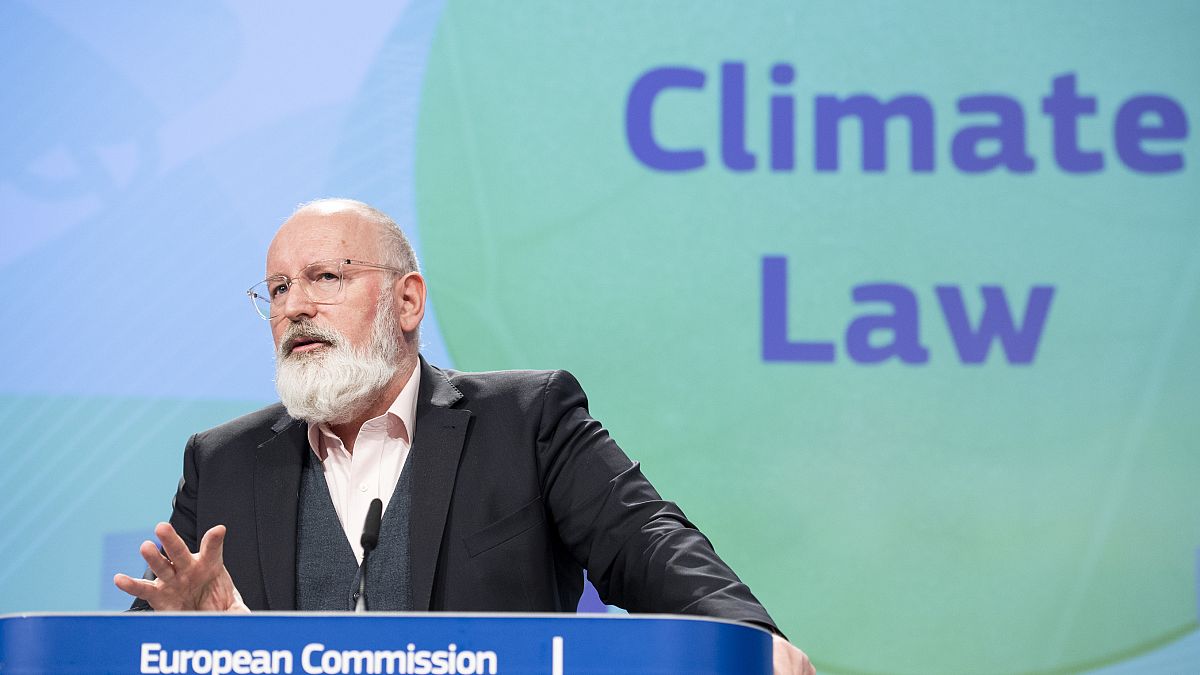 Политика на ЕС.
            
Правителствата трябва да утроят скоростта на намаляване на емисиите