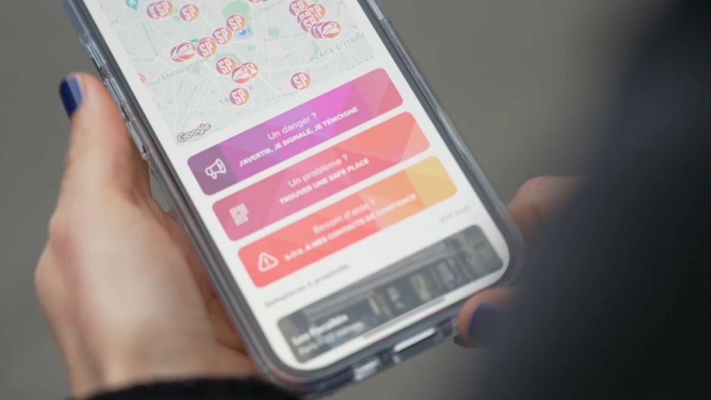 Во Франции запустили приложение для помощи жертвам уличных домогательств |  Euronews