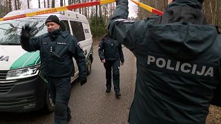 Agentes da polícia da Lituânia.