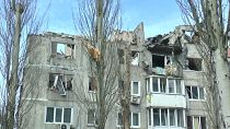 قصف روسي استهدف مبنى في مدينة ميرنوهراد الأوكرانية 