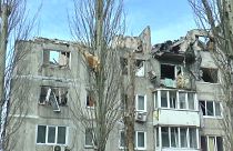 قصف روسي استهدف مبنى في مدينة ميرنوهراد الأوكرانية 