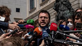 Le président catalan Pere Aragones s'adresse aux médias devant le Parlement espagnol à Madrid, Espagne, jeudi 21 avril 2022. 