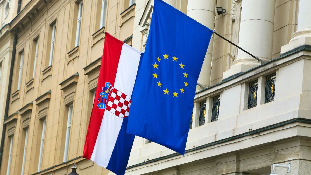 Столицата на страната Загреб беше засегната от огромни антиправителствени протести