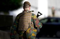 Un soldato dell'esercito belga in pattuglia presso  la Corte d'Appello di Bruxelles (23 giugno 2016) 