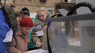 Noch vor den offiziellen Wahlen in Russland hat die "Stimmabgabe" in den von Russland besetzten ukrainischen Gebieten begonnen.