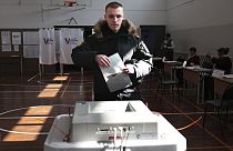 Δόκιμος του ρωσικού πολεμικού ναυτικού ψηφίζει στην πόλη Βλαντιβοστόκ στις ακτές του Ειρηνικού