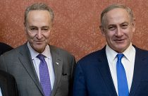 رئيس الوزراء الإسرائيلي بنيامين نتنياهو مع زعيم الأقلية في مجلس الشيوخ تشاك شومر من نيويورك