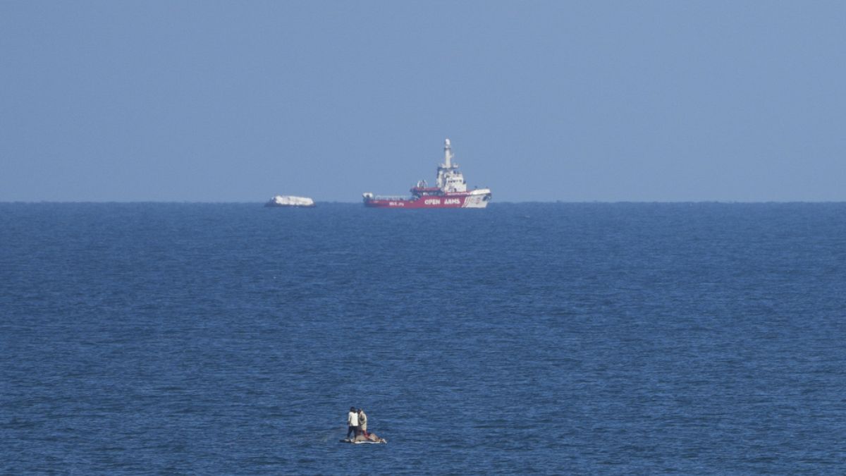 Ein Schiff der Hilfsorganisation Open Arms nähert sich der Küste des Gazastreifens