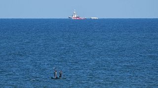 کشتی حامل مواد غذایی به سواحل غزه نزدیک شد