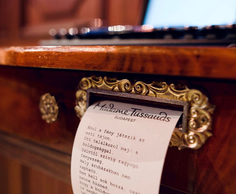 A régi írógép, amelyen a látogatók kipróbálhatják a versírást "Petőfi stílusában"