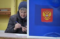 Rusya genelinde halk devlet başkanlığı seçiminin ikinci gününde oy kullanıyor.  
