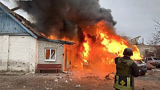 Harkiv bölgesinde bulunan bir ev Rus bombardımanına hedef oldu