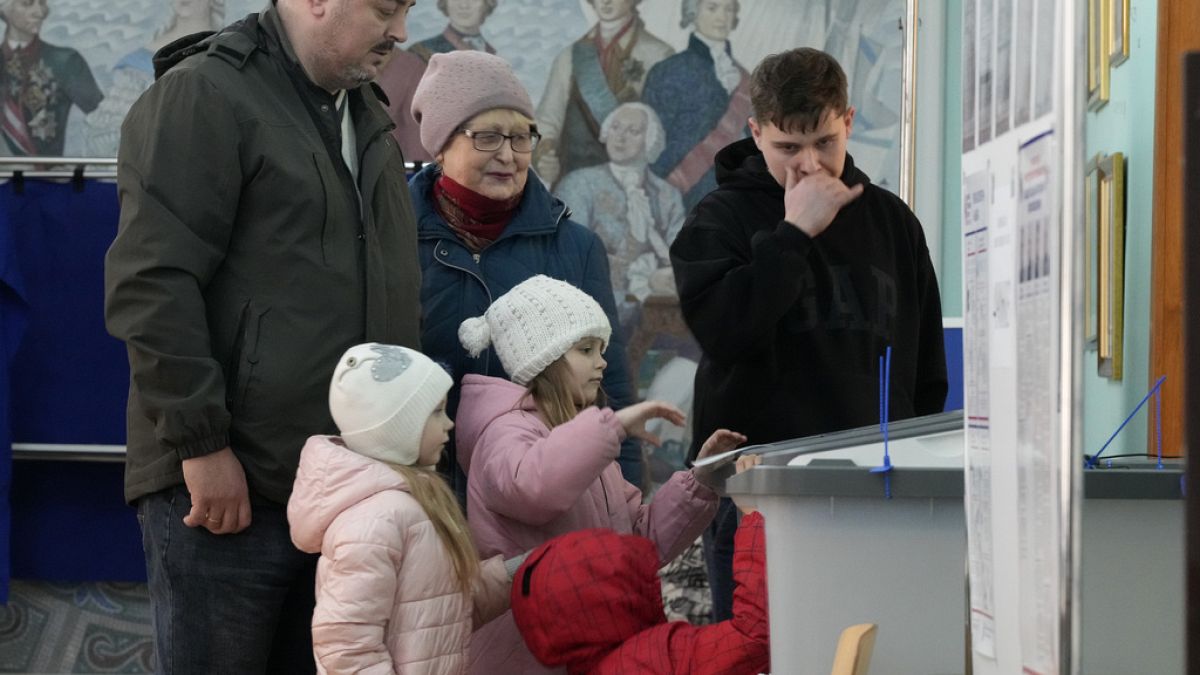 Russian voters cast their ballots