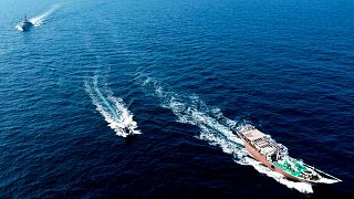 نیروی دریایی آمریکا در تعقیب یک لنج بی‌نشان به مقصد احتمالی یمن در سال ۲۰۲۱