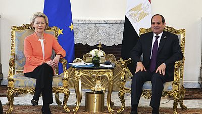 Az egyiptomi elnök és Ursula von der Leyen Kairóban