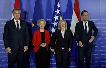 Ursula von der Leyen, présidente de la Commission européenne, au centre de la photo.