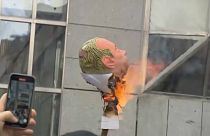 حرق مجسم بوتين في براغ