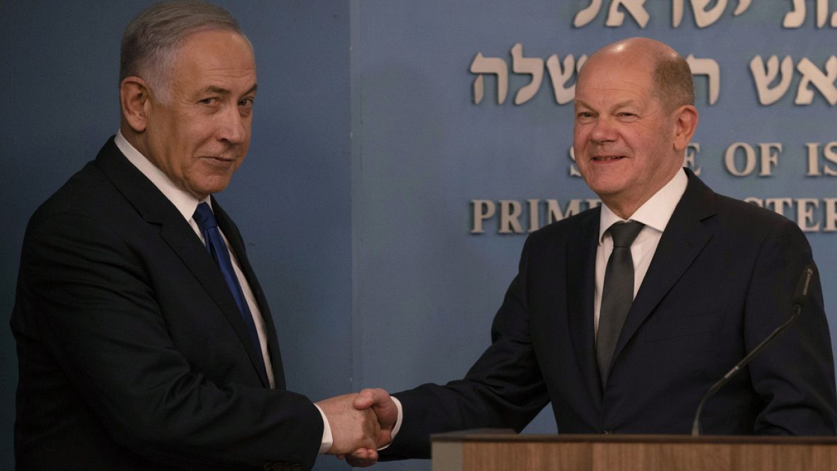 İsrail Başbakanı Netenyahu ve Almanya Başbakanı Olaf Scholz 
