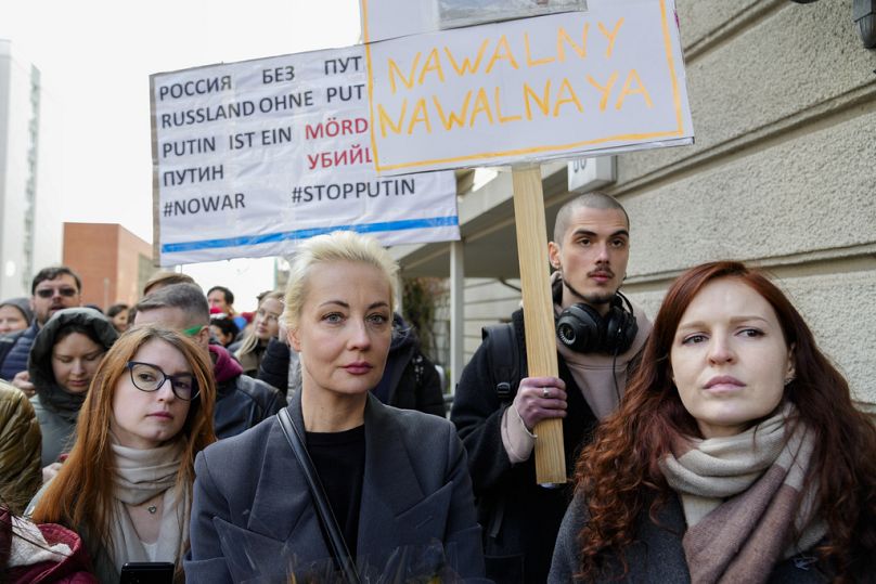 Julija Navalnaja és más tüntetők
