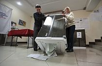 Mitglieder der Wahlkommission bereiten sich auf die Auszählung der Stimmzettel in der Hafenstadt Wladiwostok, 6418 km östlich von Moskau vor. 