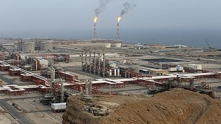 مصافي الغاز الطبيعي في حقل غاز جنوب بارس على الساحل الشمالي للخليج العربي، في عسلوية، إيران