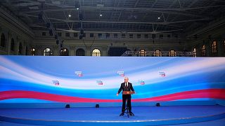 ولادیمیر پوتین، رئیس‌جمهور روسیه در بازدید از ستاد انتخاباتی خود پس از انتخابات ریاست‌جمهوری در مسکو، سخنرانی می‌کند.