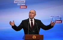 الرئيس الروسي فلاديمير بوتين ��ي مقر الانتخابات الرئاسية في موسكو، روسيا. الاثنين، 18 مارس، 2024.