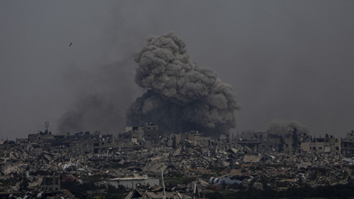 Israel Hamas war: Shifa Hospital raid, Gaza aid struggles, Scholz says situation 'desperate' thumbnail
