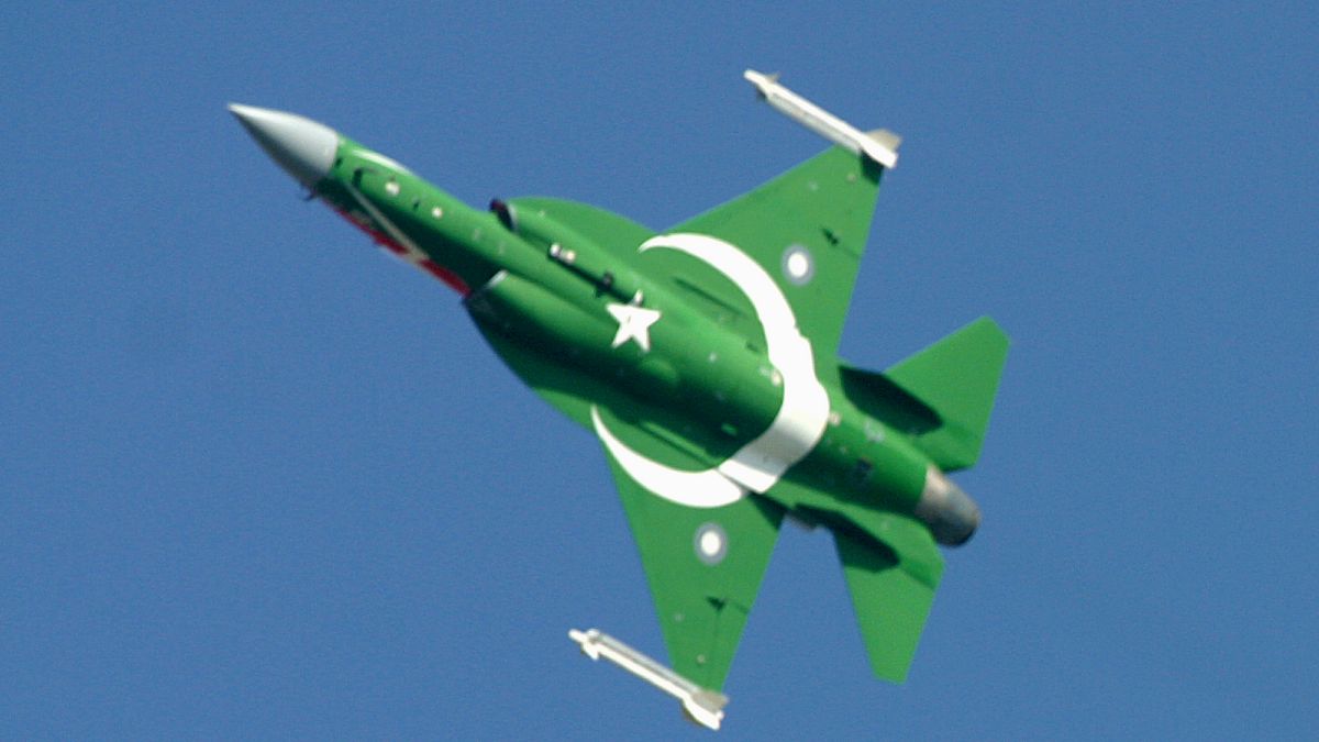 طائرة مقاتلة من طراز JF-17 ثاندر، تم بناؤها بشكل مشترك بين باكستان والصين