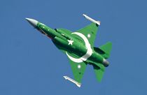 طائرة مقاتلة من طراز JF-17 ثاندر، تم بناؤها بشكل مشترك بين باكستان والصين